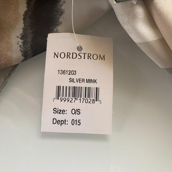 Collectioneighteen Nordstrom silver mink one size scarf wrap shawl square 35.5" - Picture 6 of 8